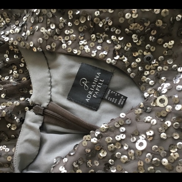 Gorgeous beaded gown - Picture 2 of 2